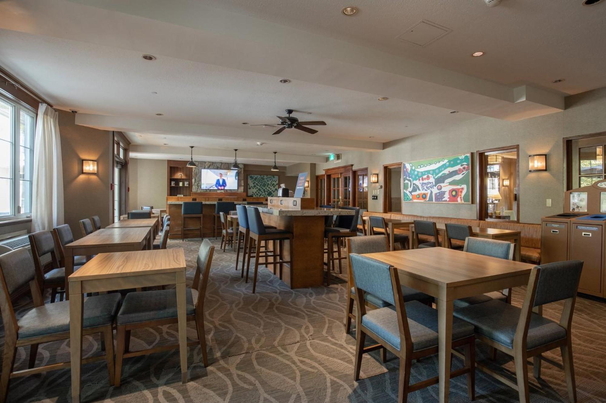 Holiday Inn Express & Suites Tremblant By Ihg Мон-Трамблан Экстерьер фото